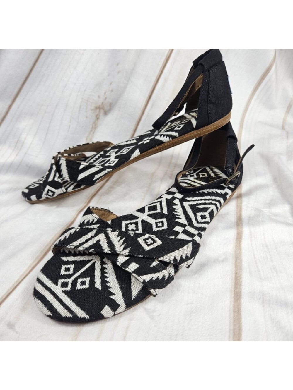 TOMS Sandals Boho Black White Woven Geometric Ankle Strap Flat Womens 9.5 New